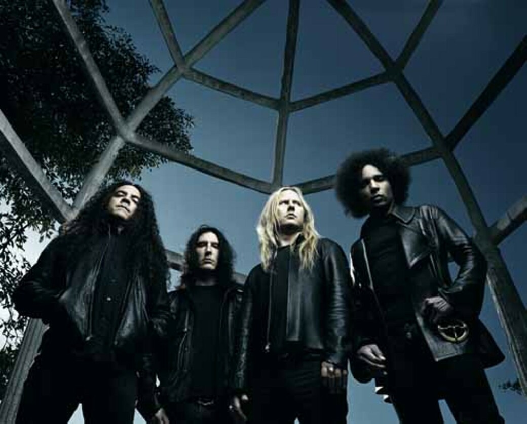 MEN IN A BOX: Alice In Chains