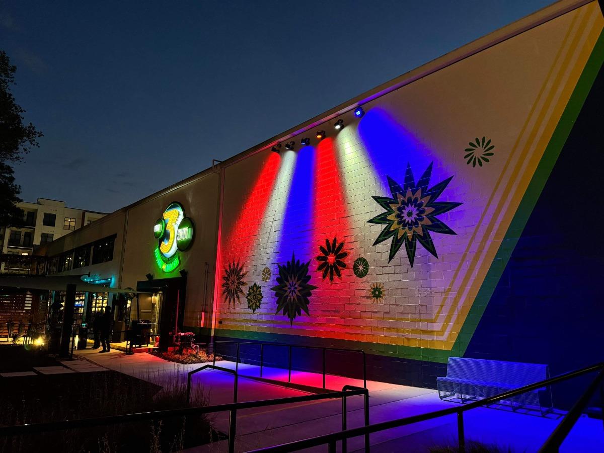 Y3S Exterior RedWhiteBlue 2