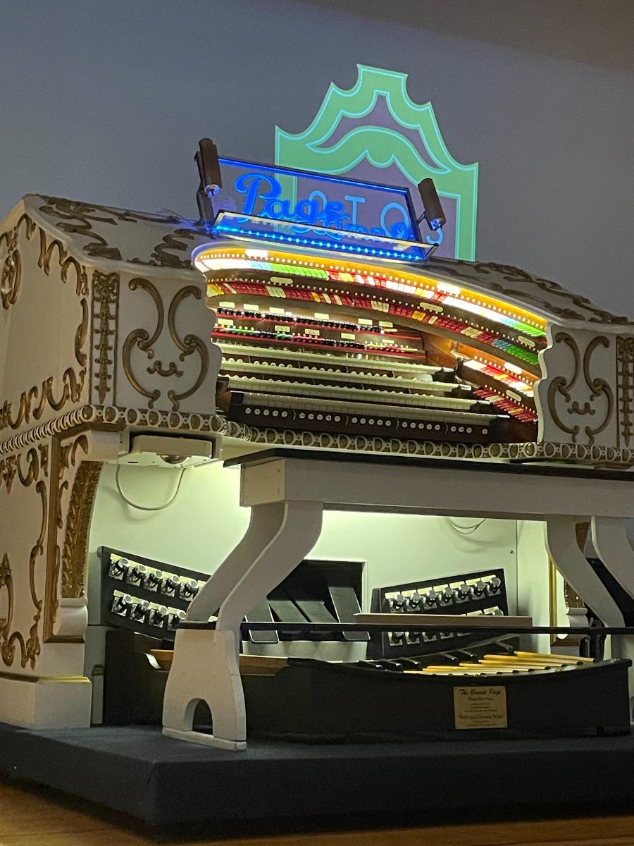 Grande Page Theatre Organ At Stephenson High School