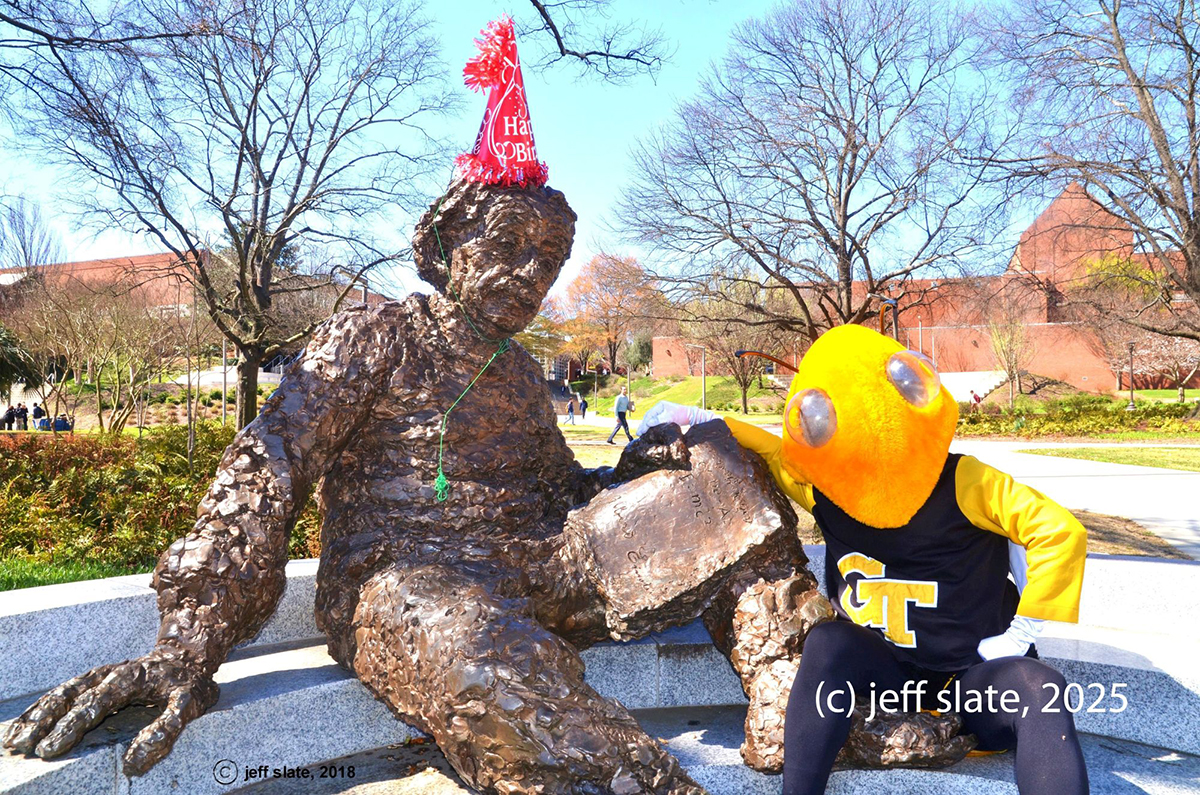 Einstein Statue And Buzz GT