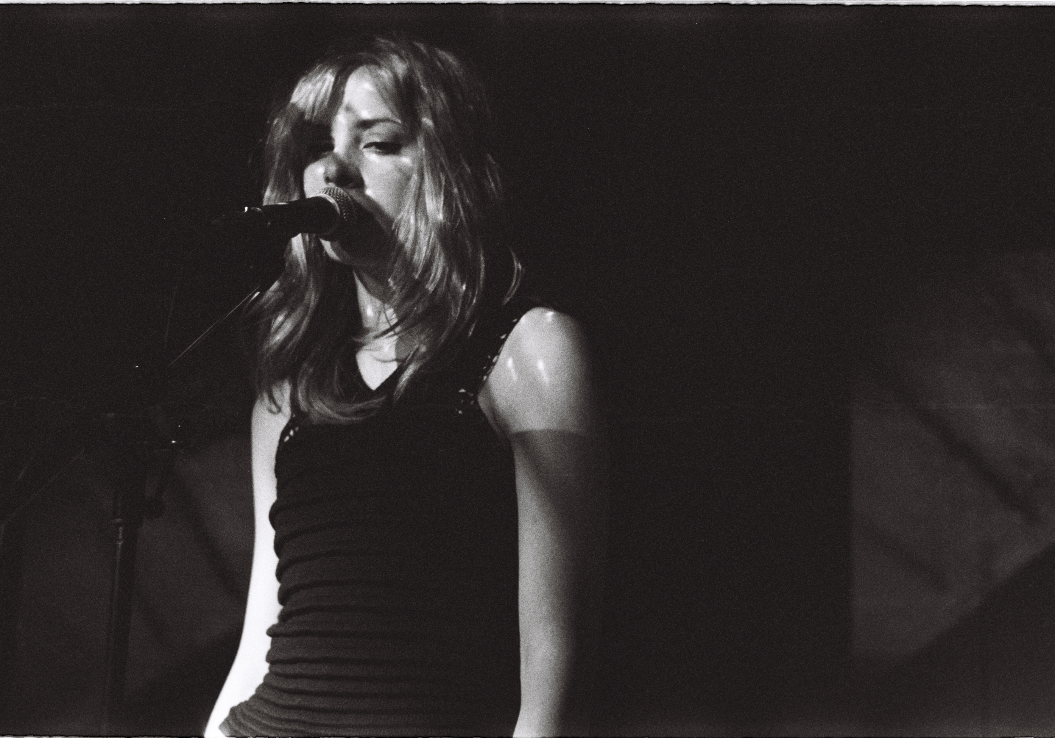 ANIKA PHOTO 2 (CREDIT   SHINYA KATO)