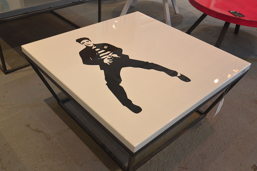 Elvis Sidetable