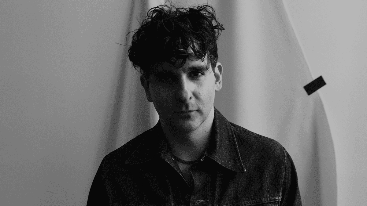 19201080 LOWCUTCONNIE