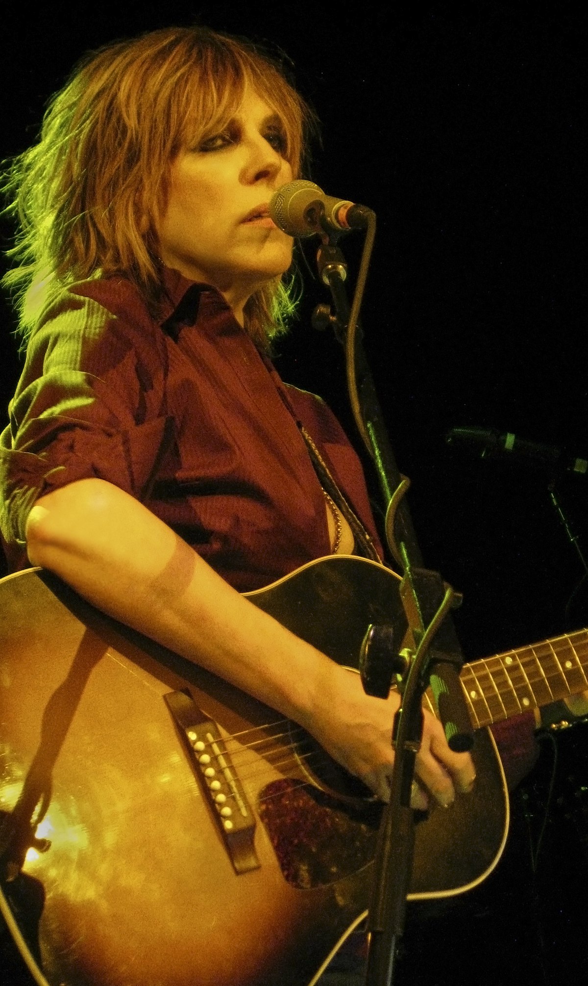 1200px Lucinda Williams & Guitar