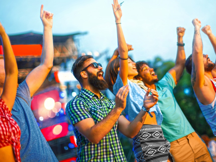 Friday Night Live 6016x4016 1 860x645