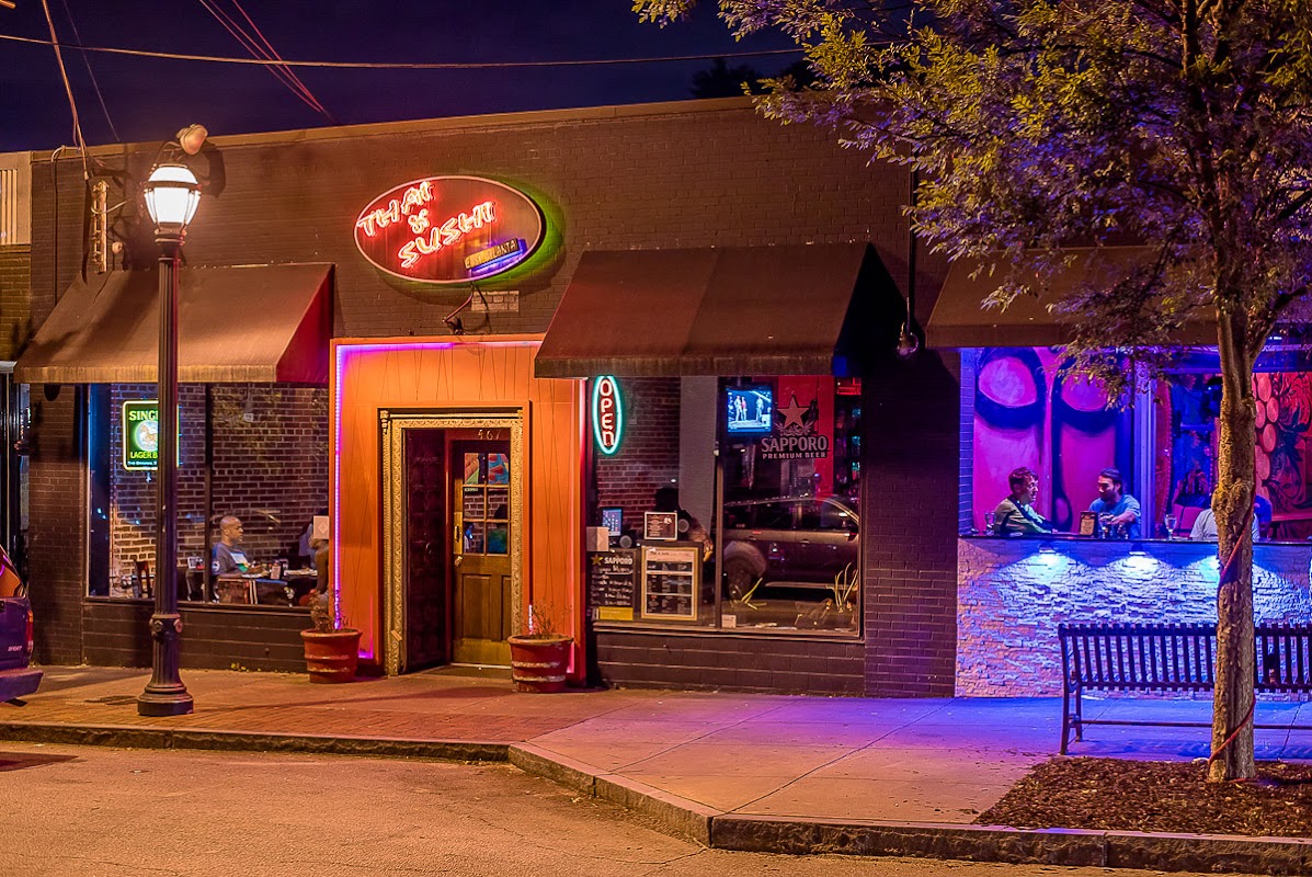 EAV Thai & Sushi Exterior Night