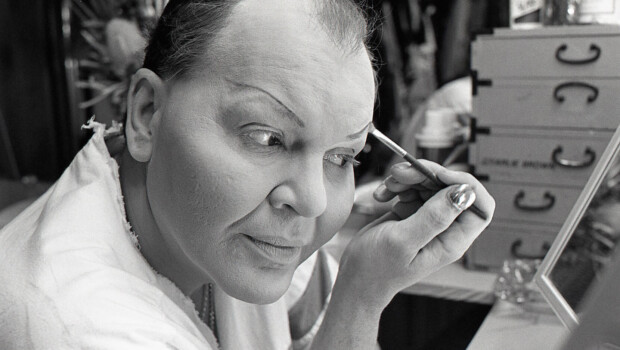 Charlie Brown Queens Make Up 620x350