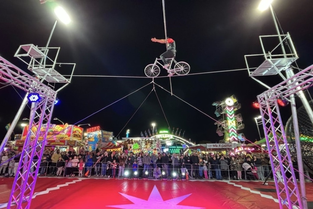 Dreamland   Circus Victoria   High Wire ORIG 1040