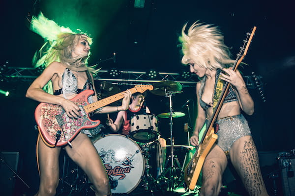 Soapgirls Live L R Mie And Mille Debray Photo Credit Will At Darkstar Image