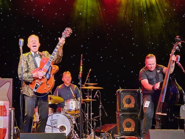 PHOTO Reverend Horton Heat Live