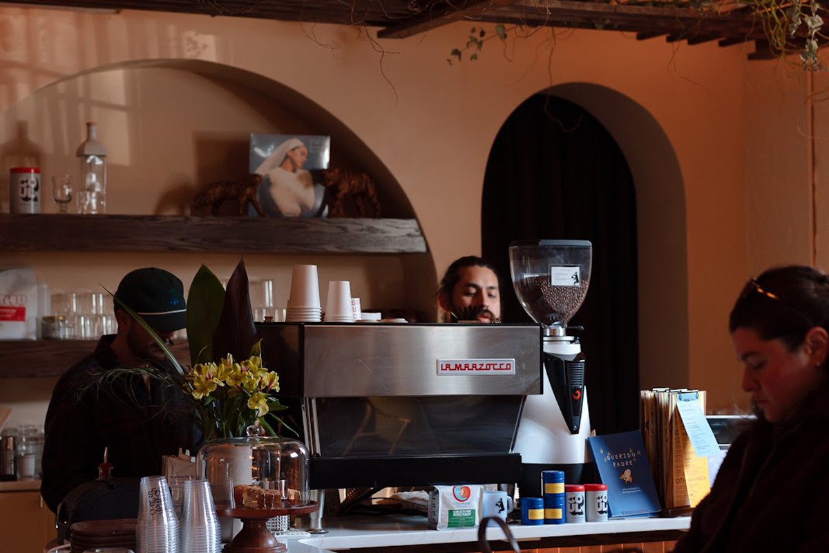 Recuerdos Cafe Interior