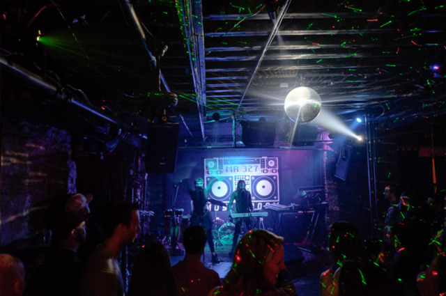 702d1 Music Room Magnum