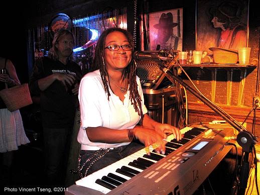 Lolagulley110702 518