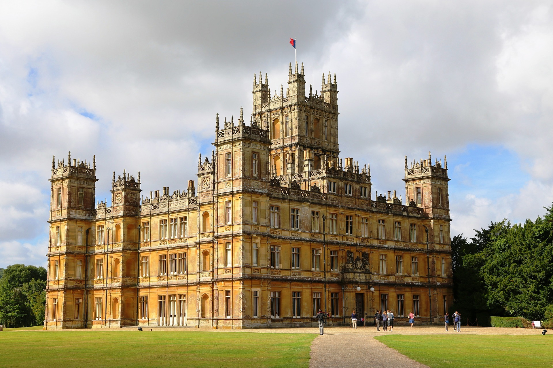 The Edwardians Down To The Abbey PR