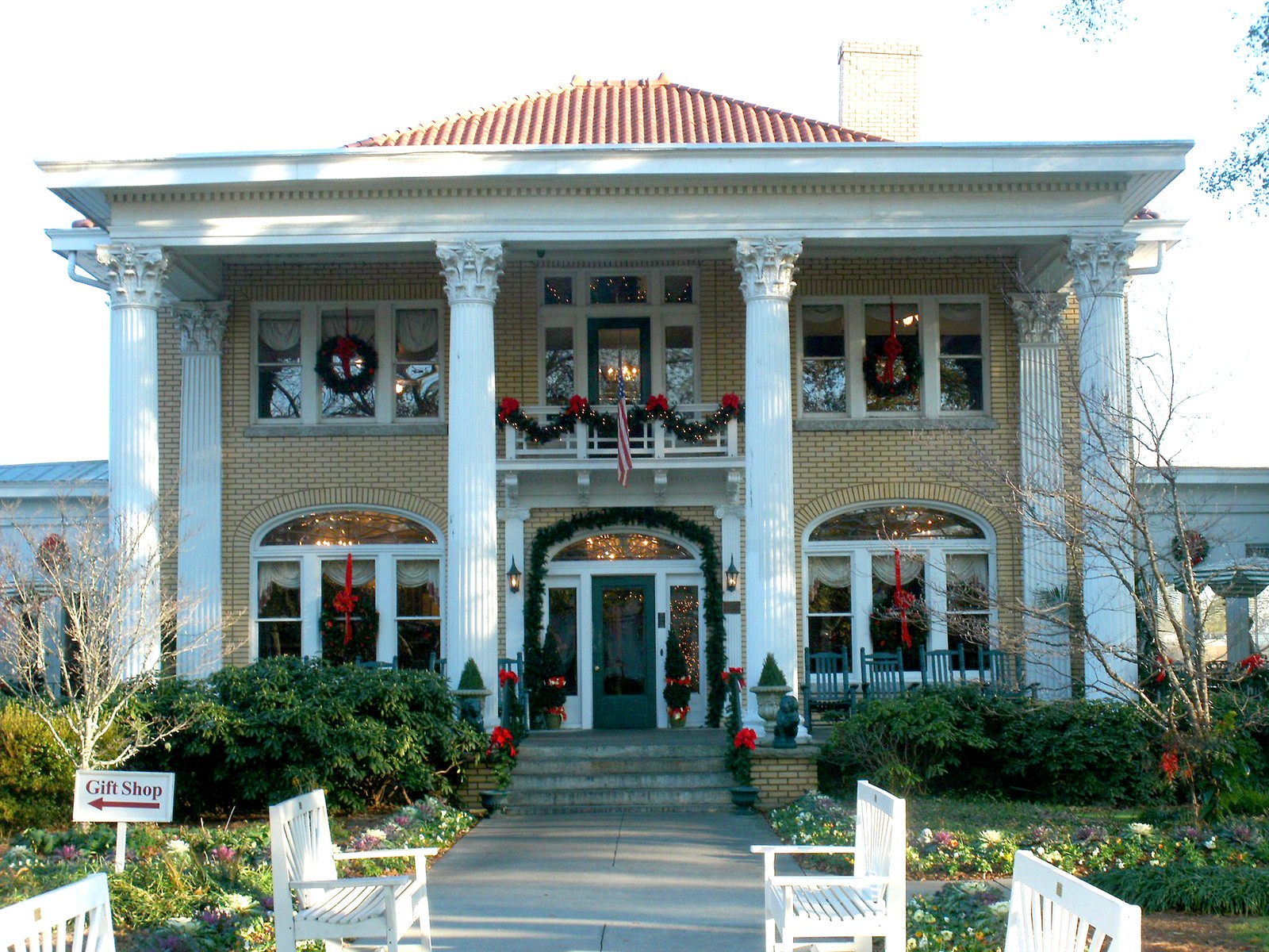 The Blue Willow Inn. Photo credit: Courtesy of The Blue Willow Inn Restaurant & Gift Shop