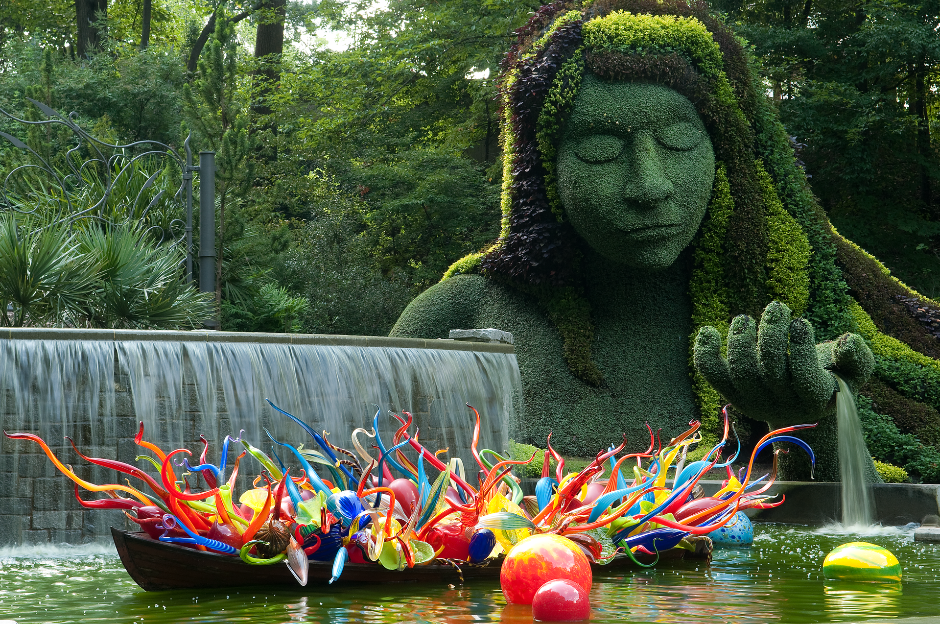 Poets Readers Chihuly1 1 21.57d8376893fbe