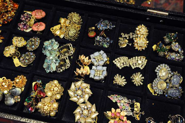 Best antique jewelry sale stores near me