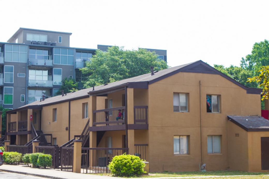 AZ2 Lofts tower over Edgewood Court Apartments. Eric Cash For CL/2016