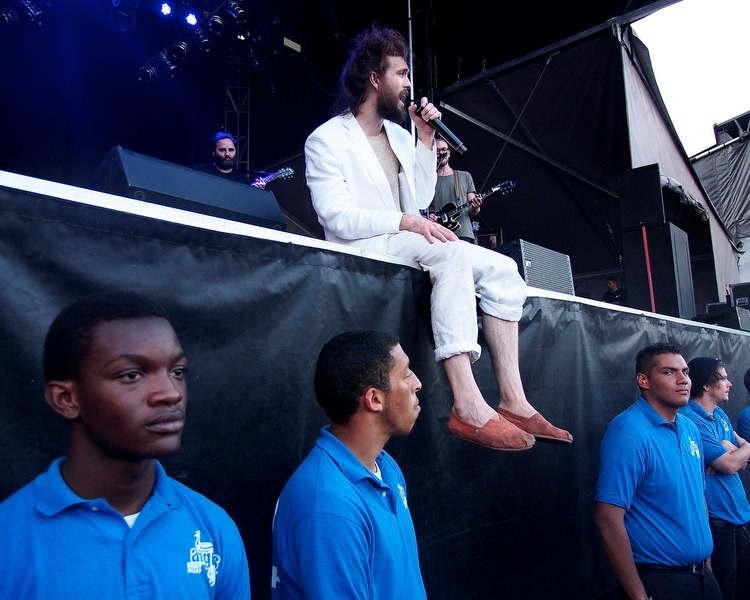 Edward Sharpe And The Magnetic Zeros 01