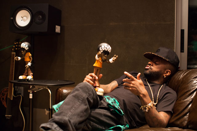 Photo by Dustin Chambers. AFRO AND THE MAN: Jermaine Dupri and his mascot at Southside Studio.