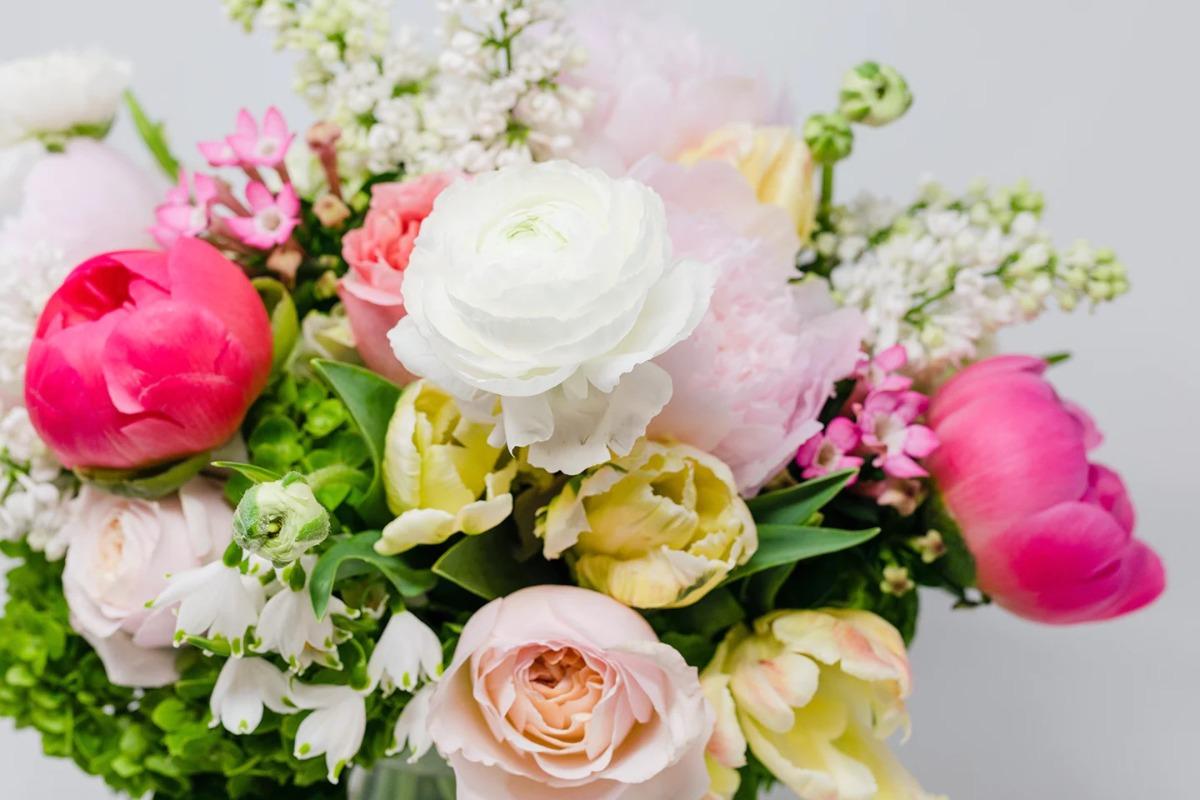Lucys Market Mothers Day Flower Arrangement 2b 3ca66894 7f05 4a0f A748 1fbfaa4a1ca1