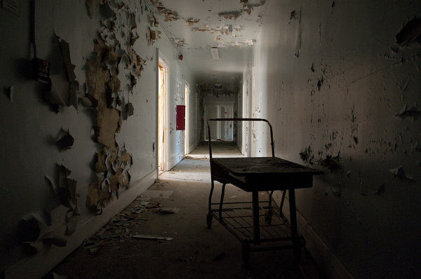 The Clermont's hallways feel like the start of a horror movie. Photo by Joeff Davis.