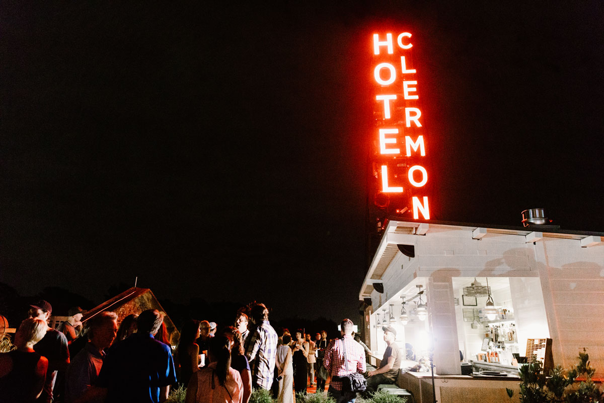 Hotel Clermont Bar And Tower At Night