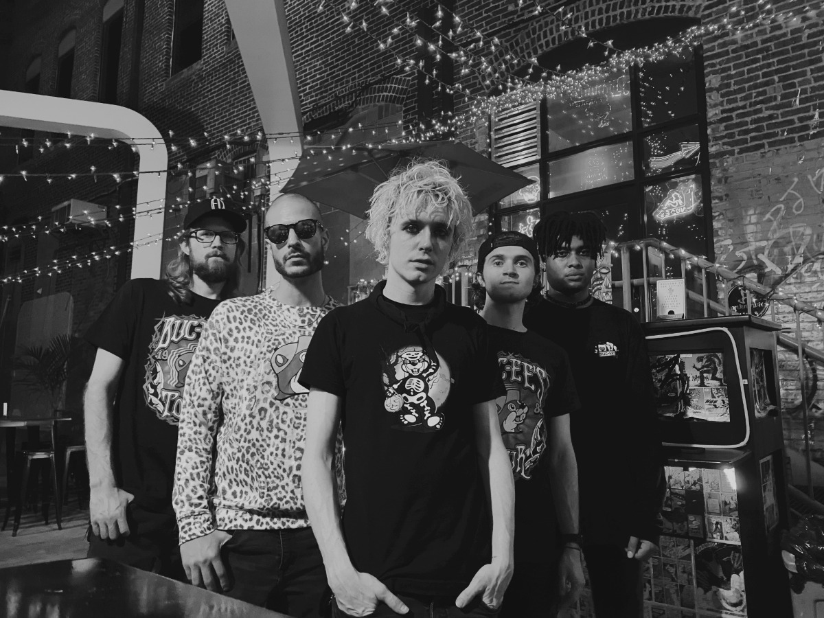 Forrest Isnt Dead (band) 001