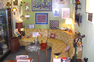 20e2a Broad Street Antiques Magnum